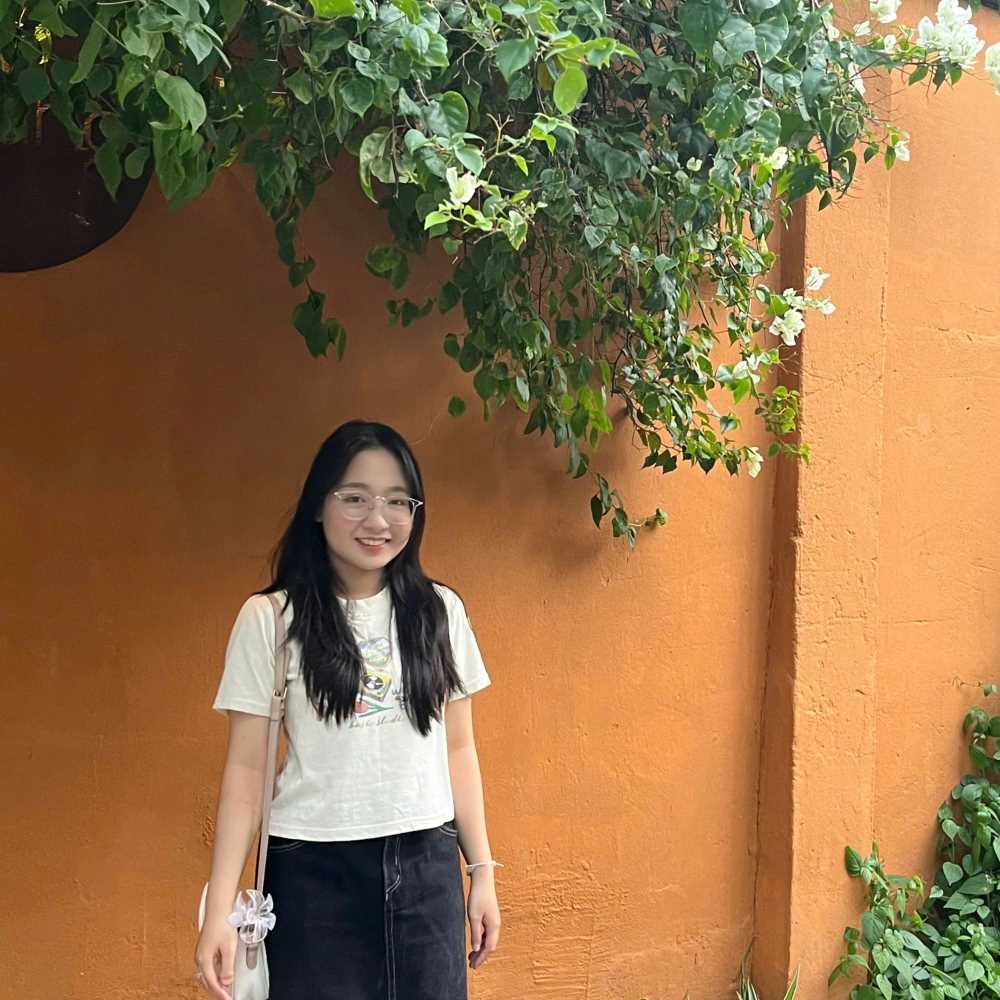 TUYẾT NGA