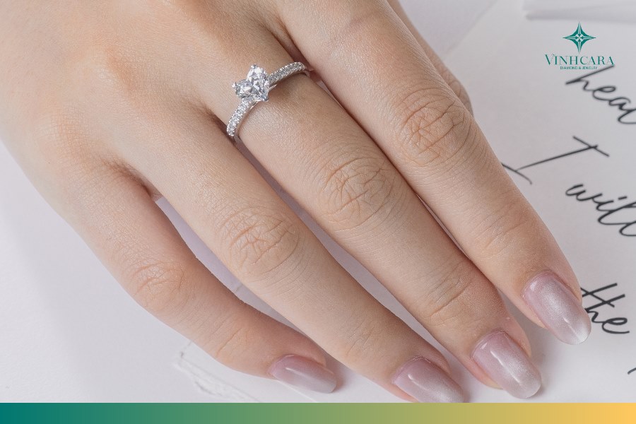 Chiếc nhẫn cầu hôn vừa vặn sẽ mang lại sự thoải mái cho người đeo