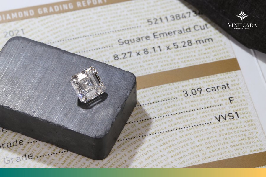 Kim cương trọng lượng 7 Carat có đường kính khoảng 12.5mm Kim cương trọng lượng 7 Carat có đường kính khoảng 12.5mm