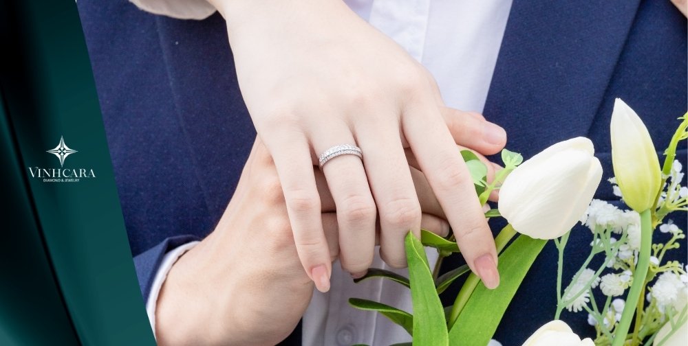 Nhẫn cầu hôn đeo ngón nào? Ý nghĩa tình yêu qua từng ngón tay