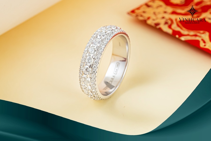 Nhẫn kim cương 50 triệu kiêu sa