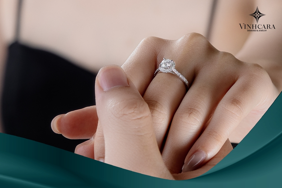 Sự khác biệt trong kiểu dáng của nhẫn cưới và nhẫn đính hôn